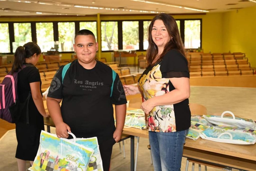 ромским-ученицима-беочину-уручени 