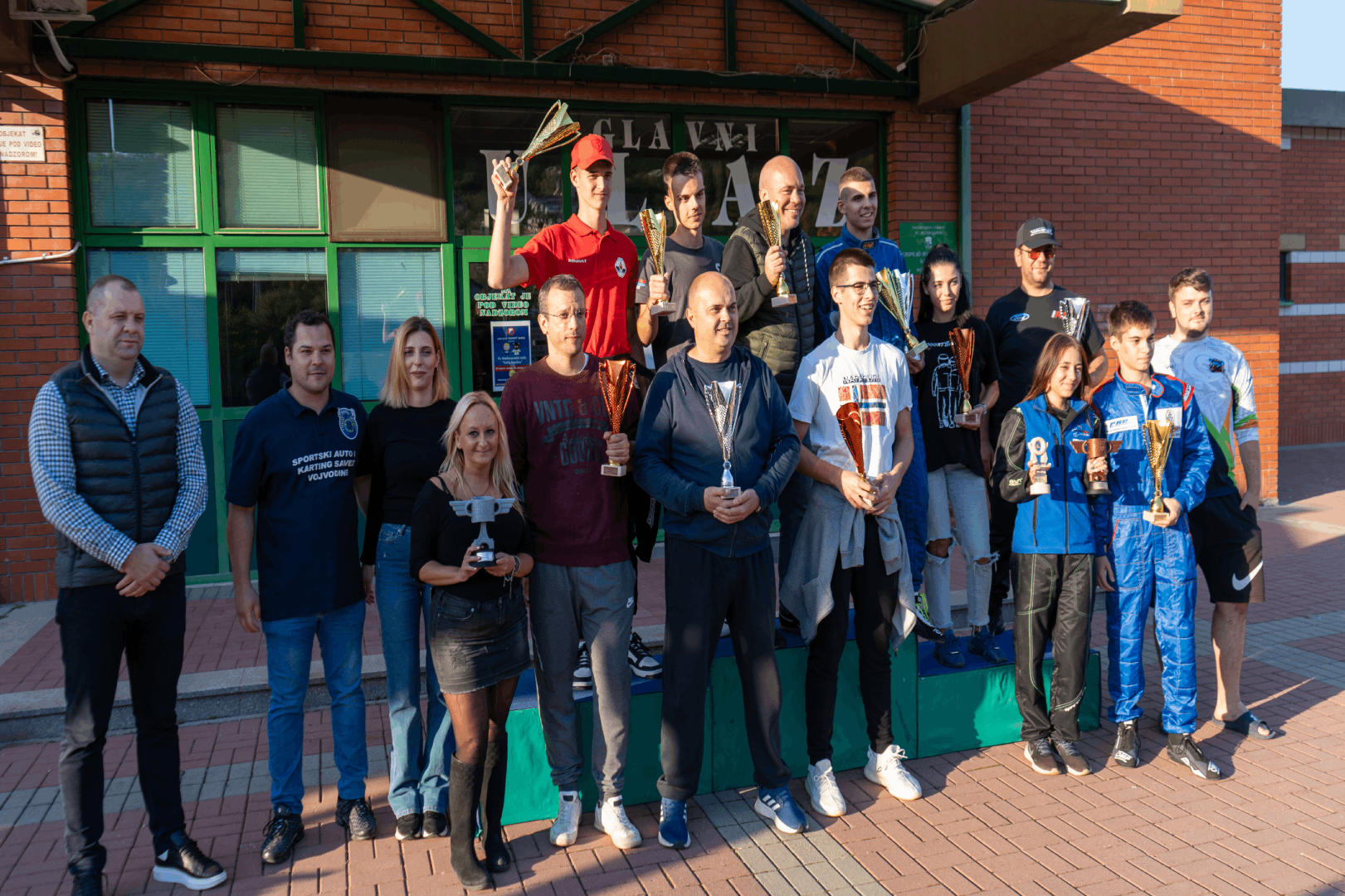 успешно-завршена-аутомобилска-трка