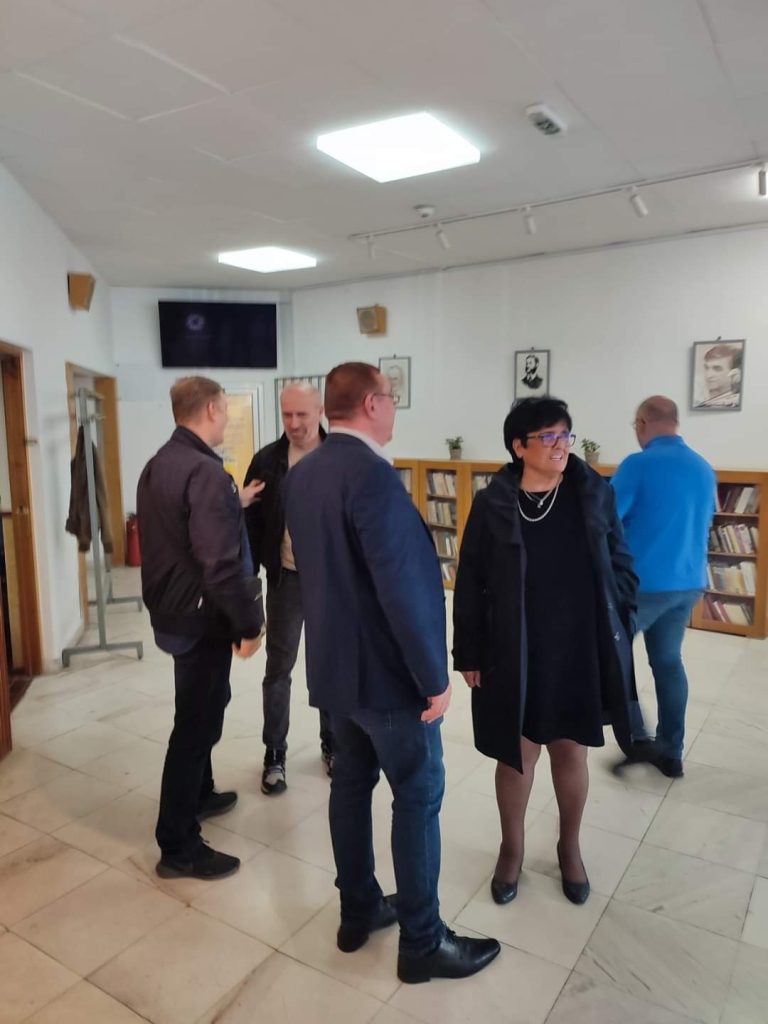 свечано-отворен-реновирани-простор