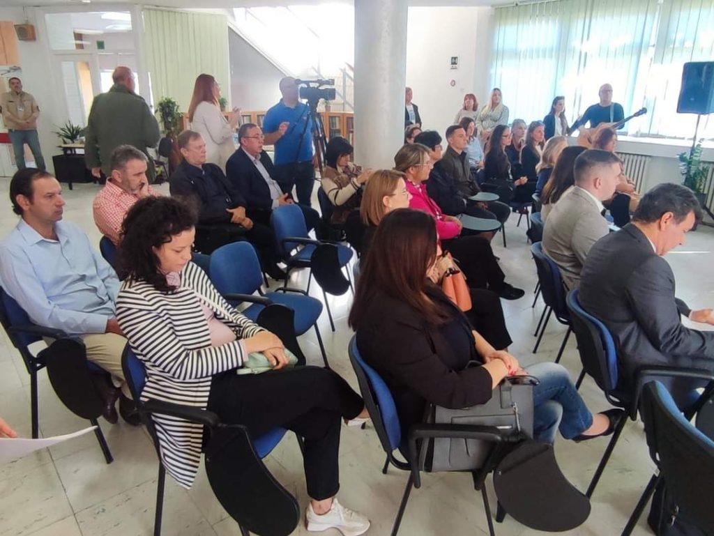 свечано-отворен-реновирани-простор