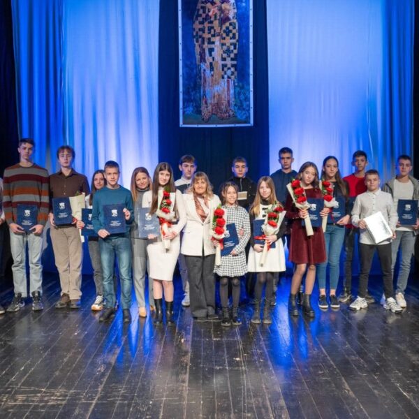 ЈАВНИ ПОЗИВ ЗА ДОСТАВУ ИНИЦИЈАТИВА ЗА ДОДЕЛУ СВЕТОСАВСКИХ ПОВЕЉА УЧЕНИЦИМА ОСНОВНИХ И СРЕДЊИХ ШКОЛА ЗА 2025. ГОДИНУ